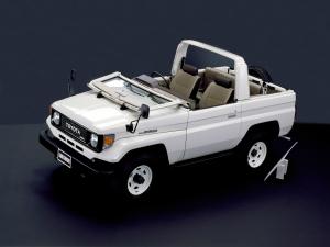 Toyota Land Cruiser 70 Canvas Top 1984 года